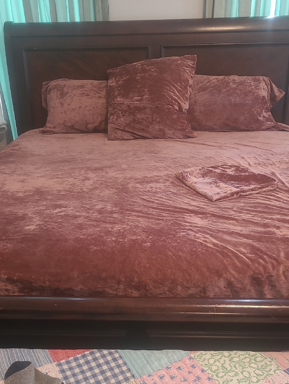 Crushed Velvet Duvet Cover Set in Rose Brown